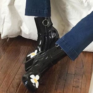 UNIF Moxie Boots in Daisy